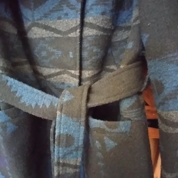 Aztec Pattern Coat - Picture 9 of 13